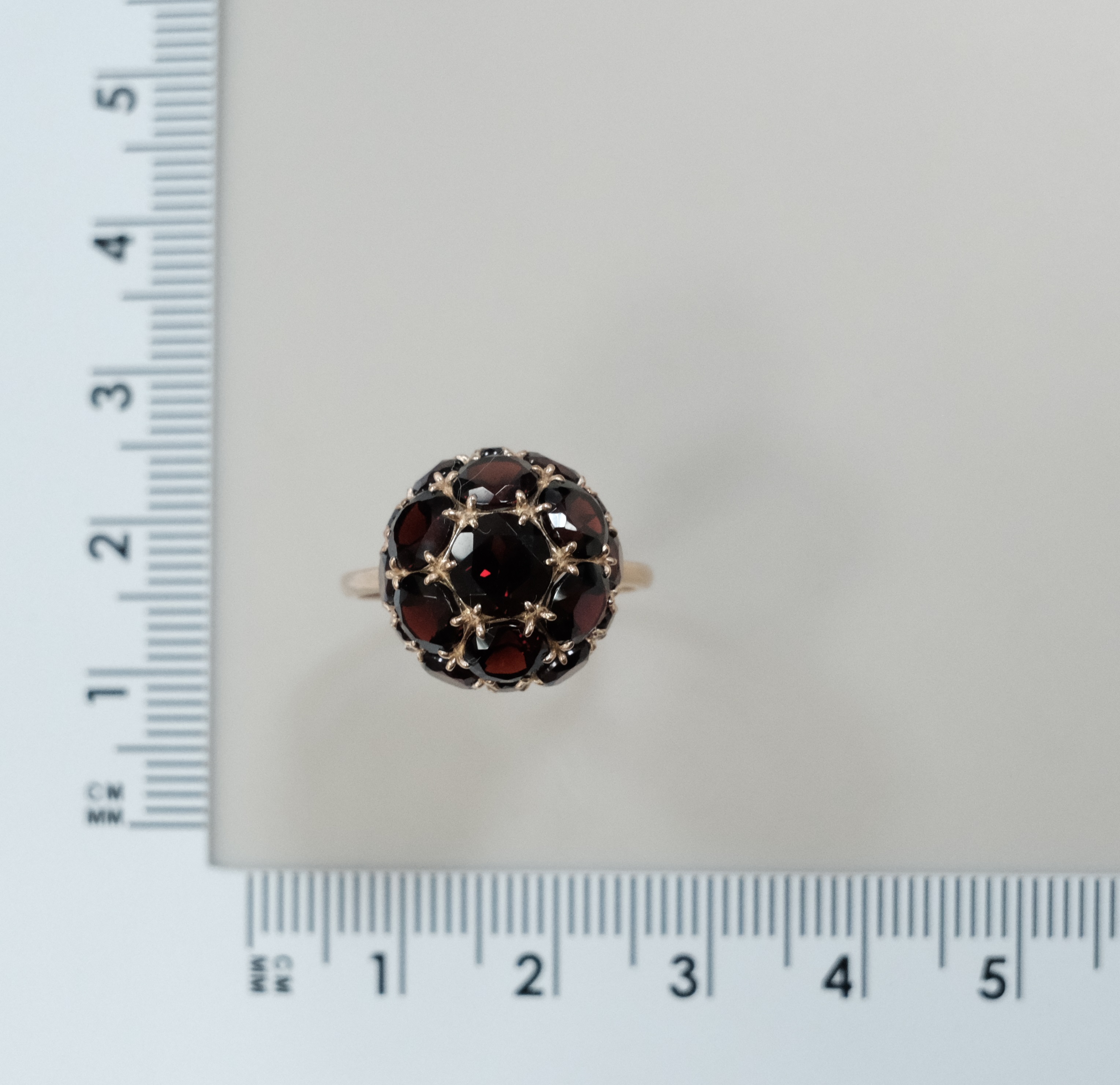 Серебряное кольцо с гранатами